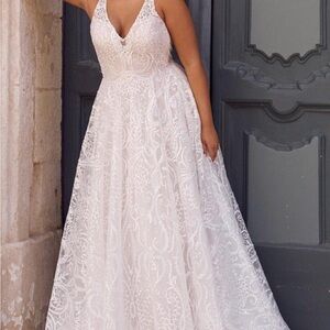 Stunning Cream Lace Bridal Gown